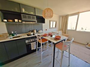 Kuchyň nebo kuchyňský kout v ubytování Sierra Ñuñoa Suite