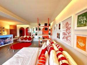 Posezení v ubytování The Urban Palette - Candolim Studio Apartment with Balcony and Mangrove Views