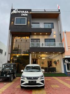 Tòa nhà nơi khách sạn tọa lạc