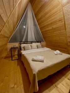 Ένα ή περισσότερα κρεβάτια σε δωμάτιο στο Lake Garden Aframe +25 φωτογραφίες