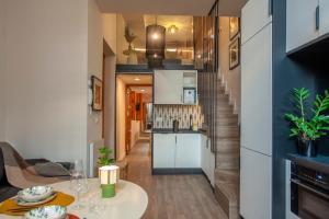 Nhà bếp/bếp nhỏ tại Suite Catedral Sevilla