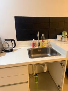 Η κουζίνα ή μικρή κουζίνα στο Studio Unit Trefoil Setia Alam