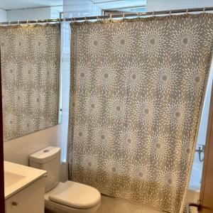 O baie la Excelente departamento en Las Condes