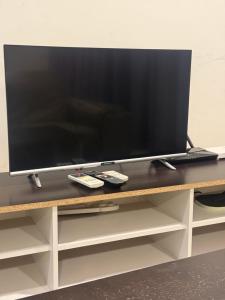 Μια τηλεόραση ή/και κέντρο ψυχαγωγίας στο Studio Unit Trefoil Setia Alam