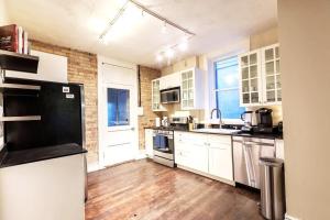 Η κουζίνα ή μικρή κουζίνα στο Historic 3Br Home in Heart of SLC Close to Skiing +20 φωτογραφίες