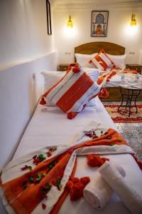 Ένα ή περισσότερα κρεβάτια σε δωμάτιο στο Fes Dar Riad - Stay Timeless