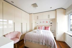 Fotografie z fotogalerie ubytování 4-Bed House Sleeps 12 Games Room and Garden v destinaci Harrow on the Hill + 21 fotografií