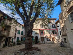 El edificio en el que está el departamento