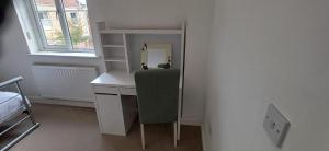 Foto sihtkohas Durham asuva majutusasutuse The Green House Durham Large Family & Contractor Stay Sleeps 12 with Ample Parking galeriist +16 fotot