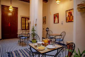 Χώρος καθιστικού στο Fes Dar Riad - Stay Timeless