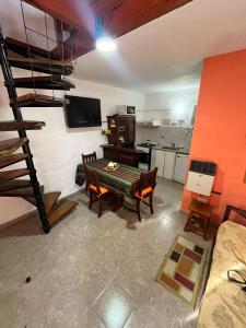 TV/trung tâm giải trí tại Cabañas Los Leones +18 ảnh