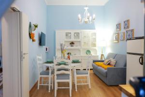a kitchen and living room with a table and a couch at Sottani di Puglia in Castellana Grotte