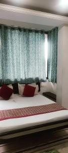 Postel nebo postele na pokoji v ubytování JS Holidayss Inn