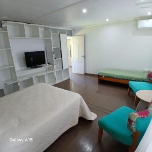 TV a/nebo společenská místnost v ubytování Del monte cabañas