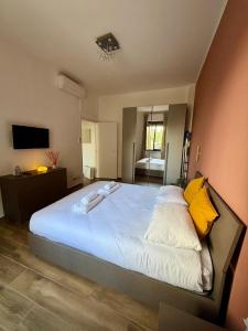 Giường trong phòng chung tại Linate Lounge Apartment