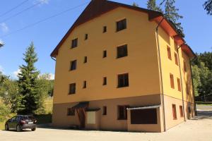 Budova, v ktorej sa apartmán nachádza