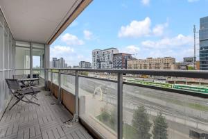 Un balcon sau o terasă la Modern 3BR Condo Heart of Entertainment District +27 fotografii