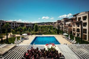 The swimming pool at or close to Green Life Apartments Sozopol