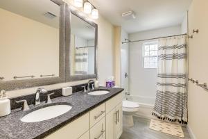 Ένα μπάνιο στο Walk to Keansburg Beach! Family Home with Pool +25 φωτογραφίες