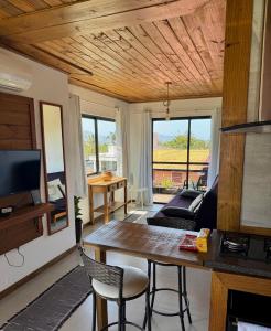 a living room with a table and some chairs at BeMyGuest Floripa in Florianópolis