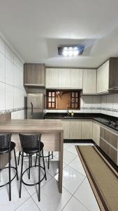 Kuchyň nebo kuchyňský kout v ubytování Casa em Santo André -SP