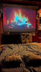 TV a/nebo společenská místnost v ubytování Cabaña Caballo Dorado