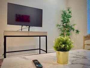 Et tv og/eller underholdning på LongStayDiscount 4 Workers WasherDryer Pool WIFI