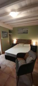 a bedroom with a bed and a couch in it at Le bon coin en Baie de Somme in Boismont