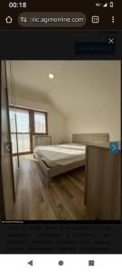 une photo d'une chambre avec un lit dans une pièce dans l'établissement Appartamento al mare, à Francavilla al Mare