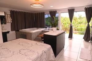 a bathroom with a tub and a table with a table sidx sidx sidx at Cabana Horizonte Azul com Hidro e Churrasqueira in Santa Rosa