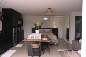 Nhà bếp/bếp nhỏ tại Cabana Pet Friendly com Hidro e Churrasqueira