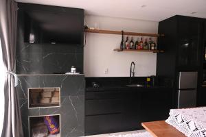 Nhà bếp/bếp nhỏ tại Cabana Pet Friendly com Hidro e Churrasqueira