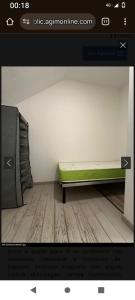 une photo d'un lit dans une chambre dans l'établissement Appartamento al mare, à Francavilla al Mare