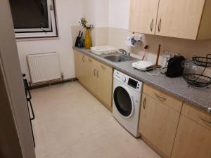 Kuchyň nebo kuchyňský kout v ubytování Self-contained Studio Apartment in Eltham, Great Transport Links