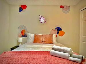 Ένα ή περισσότερα κρεβάτια σε δωμάτιο στο Modern&Beautiful pool A plus ocation LongStayDiscount