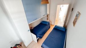 a small room with two beds and a window at Suite ad maiora in Torre Ovo