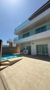 La alberca dentro o cerca de Cabaña Sisiguaca