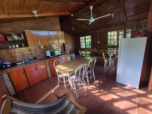 Köök või kööginurk majutusasutuses Casa de campo Hohenau con 2 dormitorios