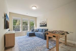 Una televisión o centro de entretenimiento en The Homestead at Round Rock