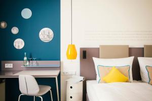 
Ein Bett oder Betten in einem Zimmer der Unterkunft Vienna House Easy Limburg
