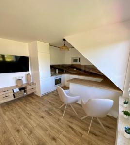 TV a/nebo společenská místnost v ubytování Przytulna Przystań