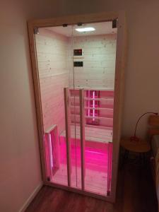 Postel nebo postele na pokoji v ubytování Ferienwohnung Sauerland Winterberg mit Traumhaftem Blick ins Tal + 11 fotografií