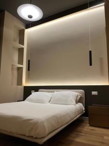 En eller flere senge i et værelse på Domus Carignano Luxury Apartment