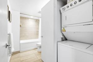 Billede fra billedgalleriet på Luxury DT Townhome Steps to Top Attractions i Toronto