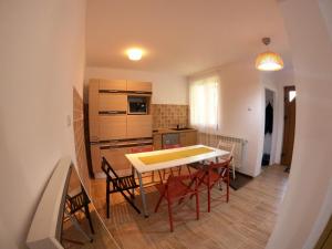 a kitchen and dining room with a table and chairs at Casa Bear Azuga in Azuga
