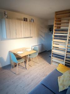 Φωτογραφία από το άλμπουμ του Studio 5pers - Balcon - Ski aux pieds - Piscine σε Le Corbier