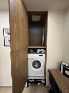 Η κουζίνα ή μικρή κουζίνα στο Serenity Luxury Apartment 2