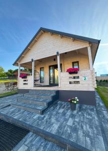 Το κτήριο όπου στεγάζεται  η παραθεριστική κατοικία