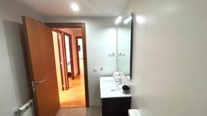 Et badeværelse på Luminoso apartamento by Prestigi