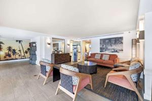 Χώρος καθιστικού στο Palms Waikiki 310